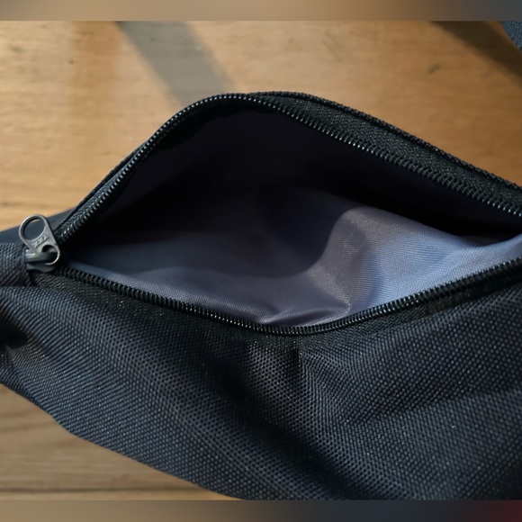 Levis Logo Black Waist Belt Bag - Unisex - Picture 6 of 6